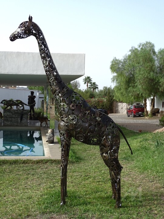 Girafe 雕塑, 118.1x74.8 in