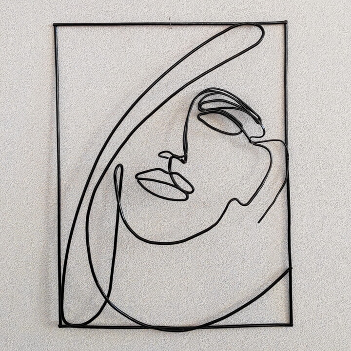 Listen to music. 雕塑, 11.8x9.1 in