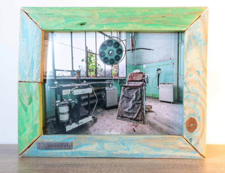 Sculpture titled "L'Asile" by Romuald Crusson (RC.Photography), Original Artwork, Wood