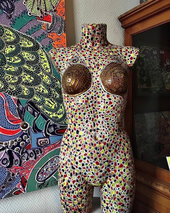 Sculptuur getiteld "Laura" door Nina Rassen, Origineel Kunstwerk, Plastic