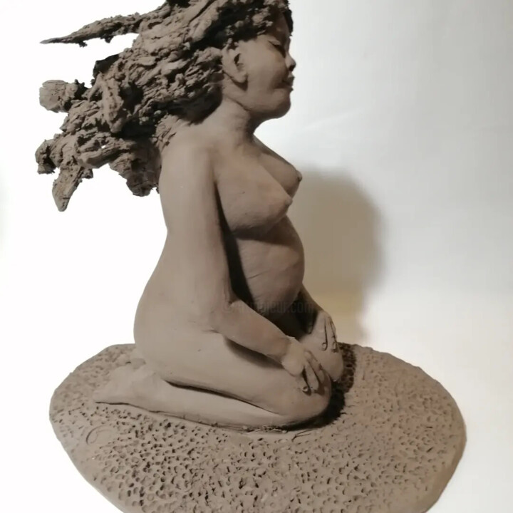 Femme enceinte cheveux au vent 雕塑, 9.1x6.7 in