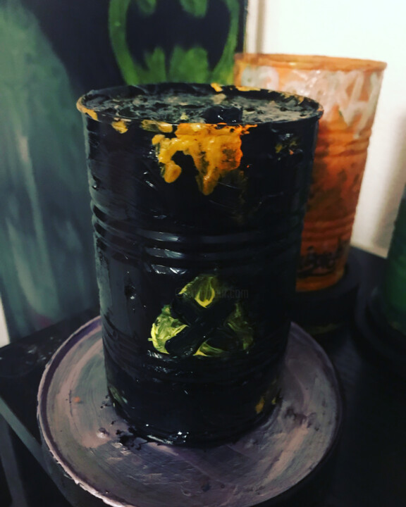 Baril toxic 雕塑, 7.1x4.7 in