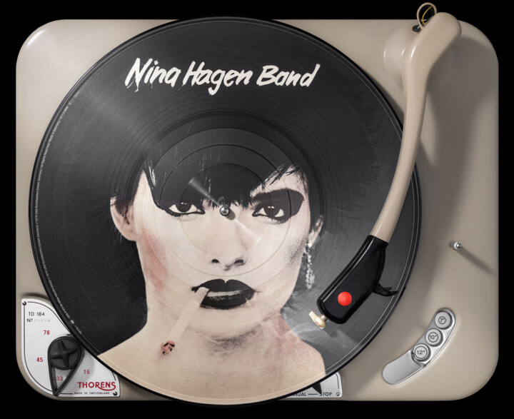 「Vinylography 29 Nin…」というタイトルの写真撮影 Gerd Schallerによって, オリジナルのアートワーク, デジタル アルミニウムにマウント