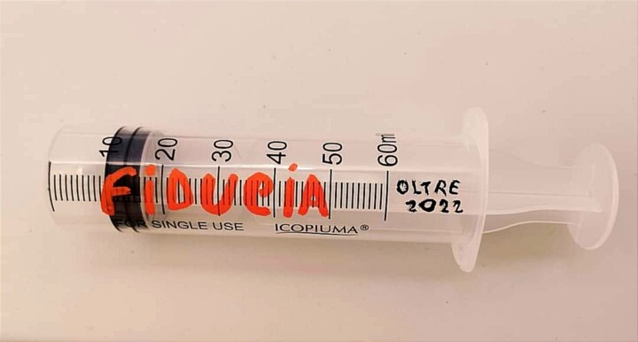 Iniezione di fiducia 设计, 1.6x4.7 in