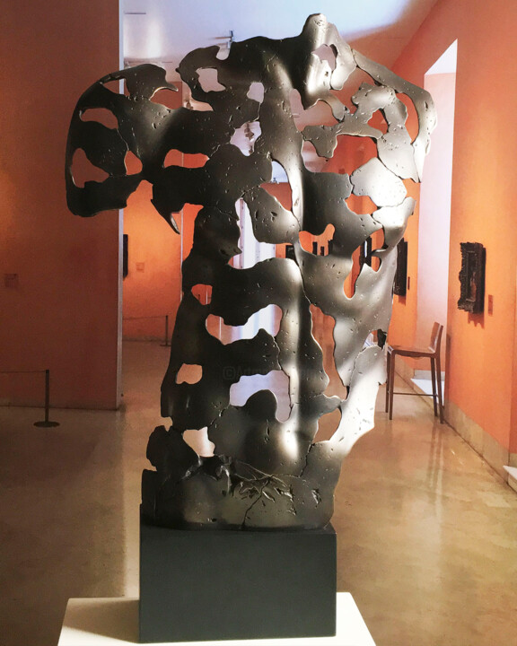 The Essence of Masculinity Bronze 雕塑, 27.6x18.5 in