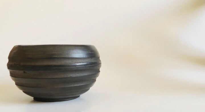 COCOON (Black Pottery) 雕塑, 3x5 in