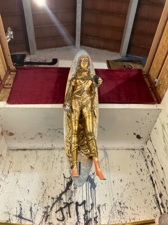 SCULPTURE MUSEE SPIKTR BUDDASURF 雕塑, 118.1x20.5 in