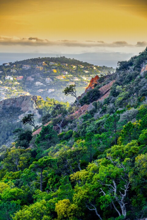 Photographie intitulée "corniche d or ," par Frederic Dupuy, Œuvre d'art originale, Photographie numérique