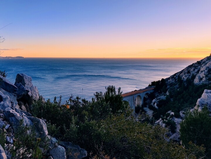 Photographie intitulée "Calanque du soir" par Corinne Courlet, Œuvre d'art originale, Photographie numérique