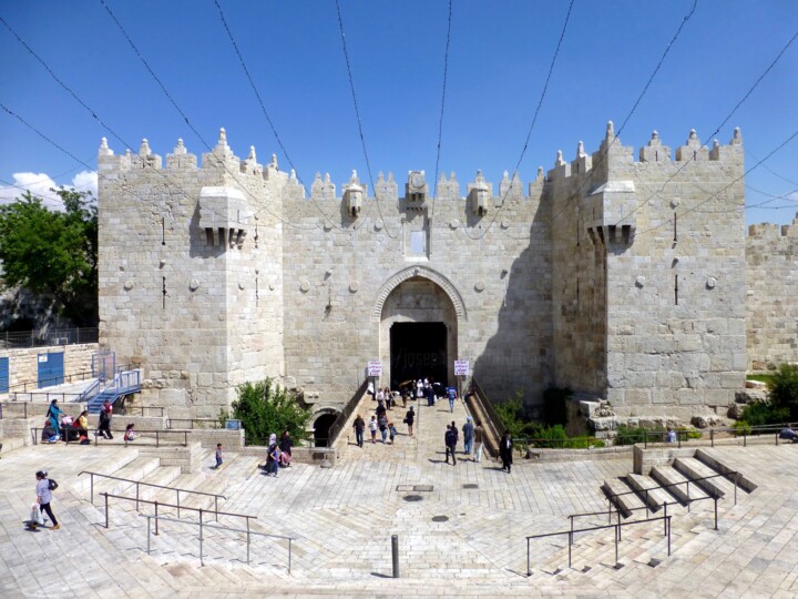 Fotografia zatytułowany „Damascus Gate Gleams” autorstwa Joseph Anthony Quattromini, Oryginalna praca, Fotografia nie manipu…