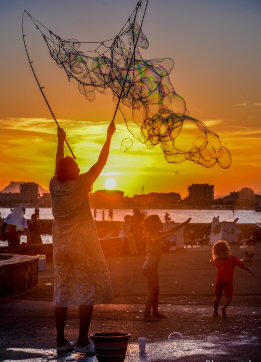 Photographie intitulée "Enfants dans les bu…" par Frederic Dupuy, Œuvre d'art originale, Photographie numérique