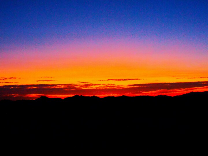 Digitale Kunst getiteld "Ridgeline Glow" door Troy Wilson-Ripsom, Origineel Kunstwerk, Gemanipuleerde fotografie