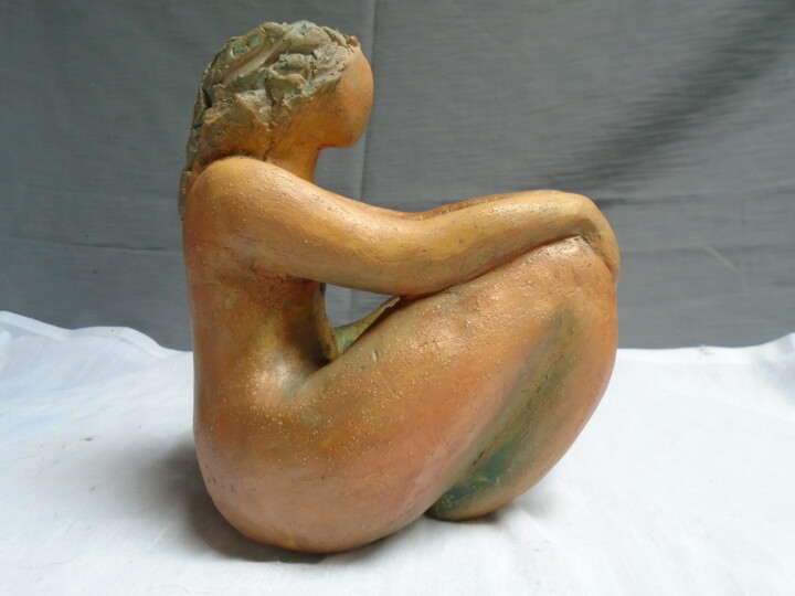 Femme assise mains sur ses genoux ,terre cuite patinée 雕塑, 7.5x5.9 in