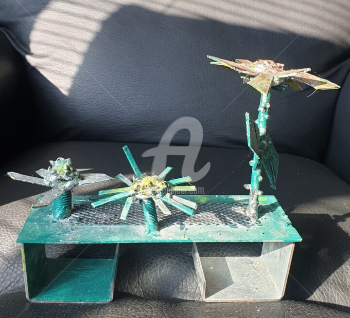 Sculptuur getiteld "flowers table" door Krisline, Origineel Kunstwerk, Metalen