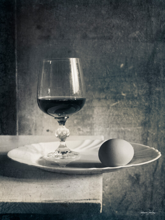 Still life with egg and glass of wine 摄影