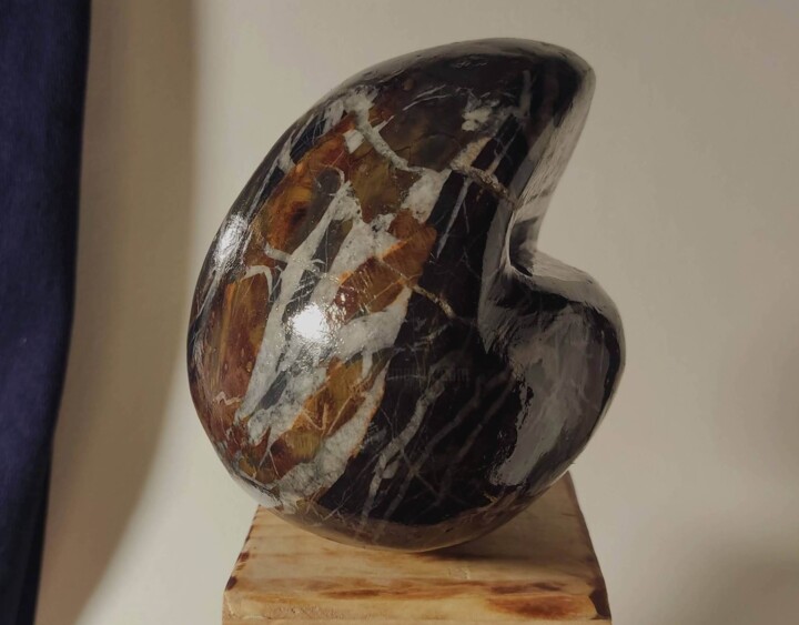 Sculpture titled "Casco" by Roberto García López, Original Artwork, Stone