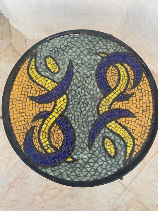 Design intitulée "Table mosaïque en f…" par Mehdi Abtroun, Œuvre d'art originale, Meuble