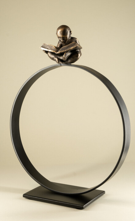 "The Circle of Knowledge: A Meditative Study" 雕塑, 14.2x10.6 in