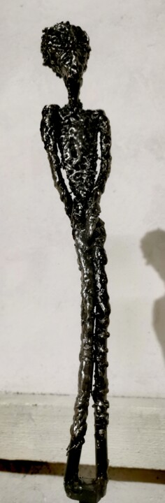 Sculptuur getiteld "Une main devant une…" door Le Petit Juan, Origineel Kunstwerk, Metalen