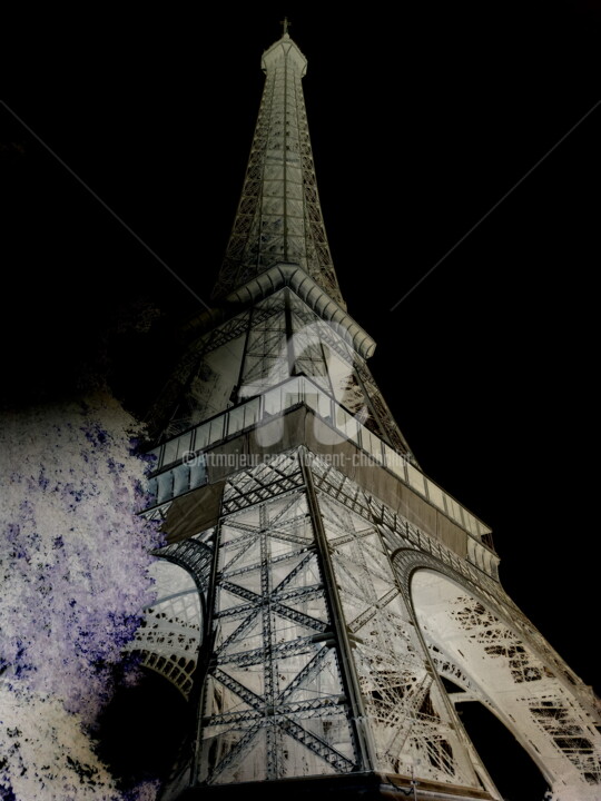 Photographie intitulée "Tour Eiffel" par Laurent Chabrillat, Œuvre d'art originale, Photographie numérique