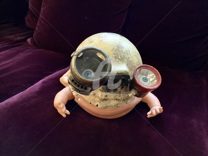 Sculpture titled "« Le têtard »" by Elisabeth Faucheur, Original Artwork, Plastic