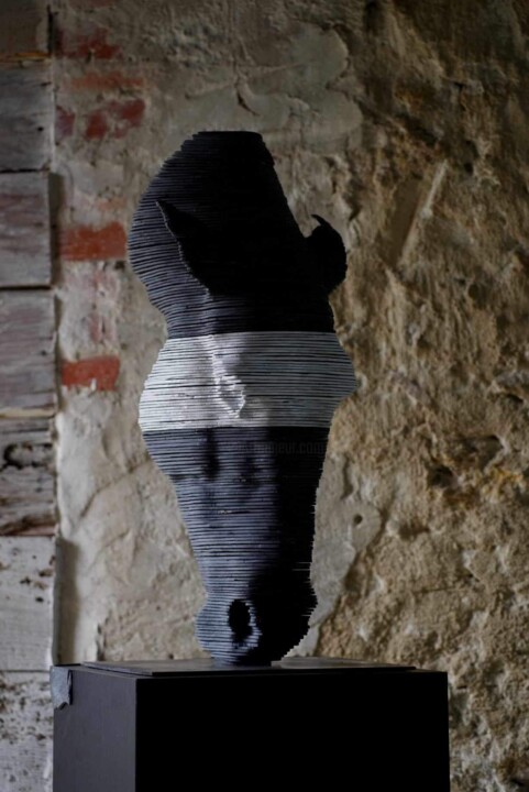 horse head 雕塑, 47.2x15.8 in