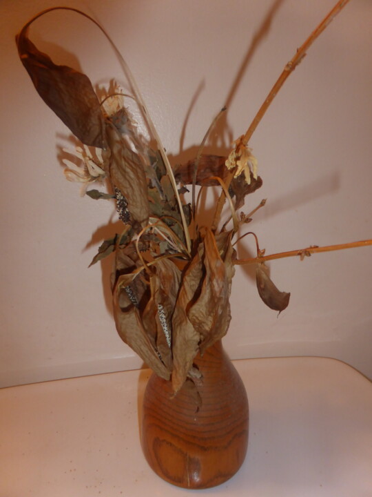 Pot en bois décoré avec des fleurs du jardin 数字艺术