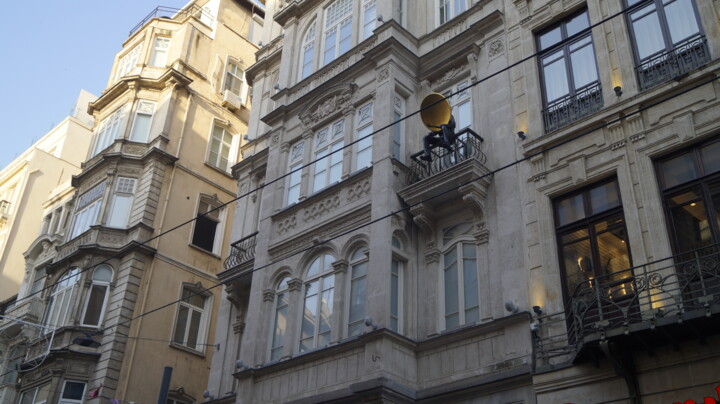 Fotografie getiteld "İstiklal Street's F…" door Nur Kapici, Origineel Kunstwerk, Niet gemanipuleerde fotografie