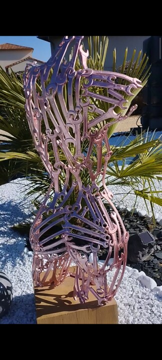 Pink lady 雕塑, 33.5x11.8 in