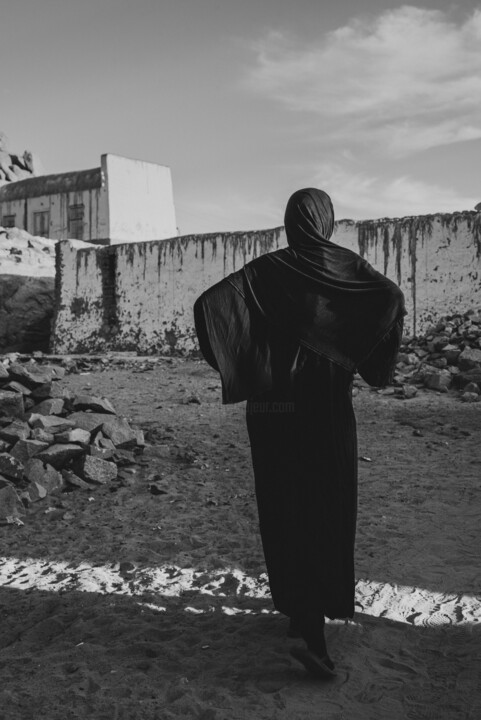 Figure, Aswan, 2023 사진, 11.8x7.9 in