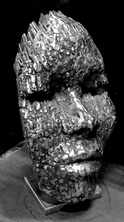 The Iron Face 雕塑, 13.8x9.8 in