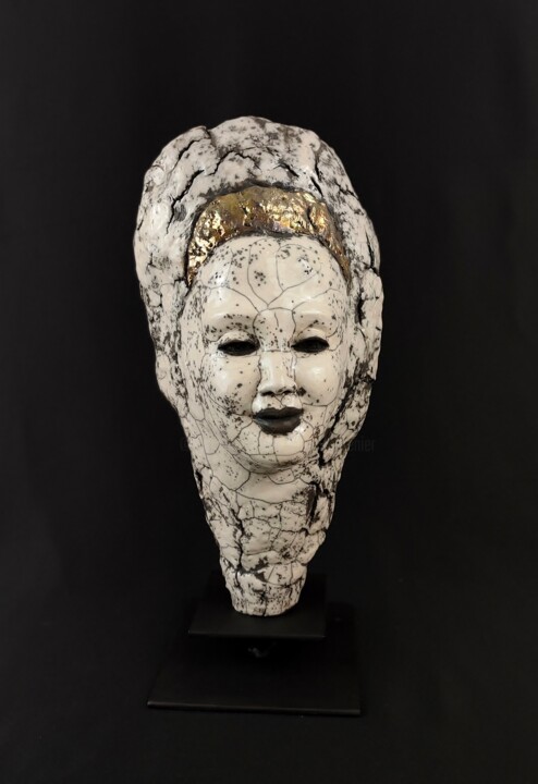 Sculpture titled "La reine" by Patricia Grenier, Original Artwork, Clay