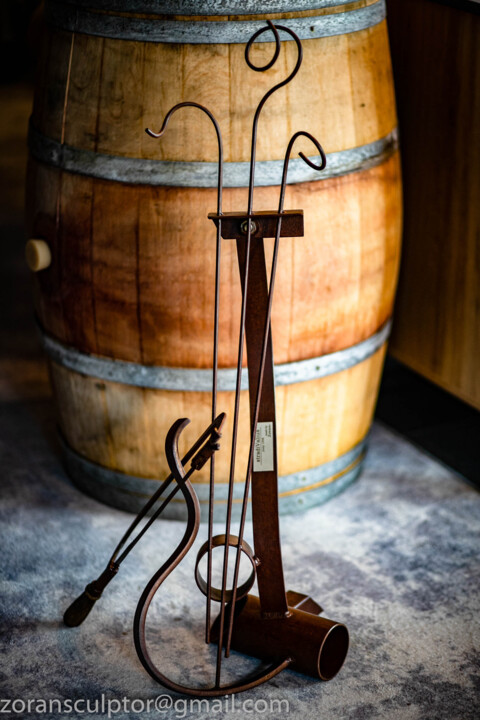 Modern abstract sculpture "Stradi Valius" rusty iron violin 雕塑, 28.4x15.8 in
