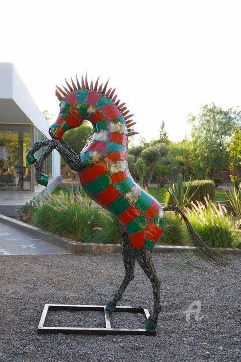CHEVAL CABRE EN TOLE 雕塑, 90.6x21.7 in