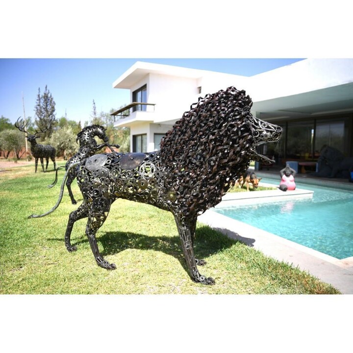 SCULPTURE LION 雕塑, 102.4x23.6 in
