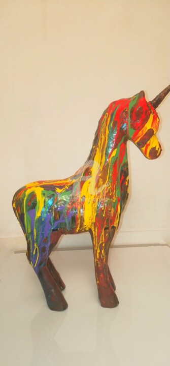 Licorne sur le côté © 雕塑, 23.6x10.8 in