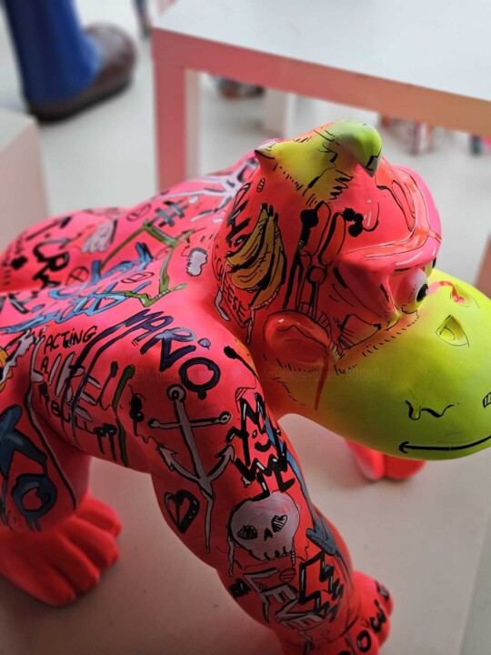 Sculptuur getiteld "Don king kong Pop A…" door Art Hugo, Origineel Kunstwerk, Hars