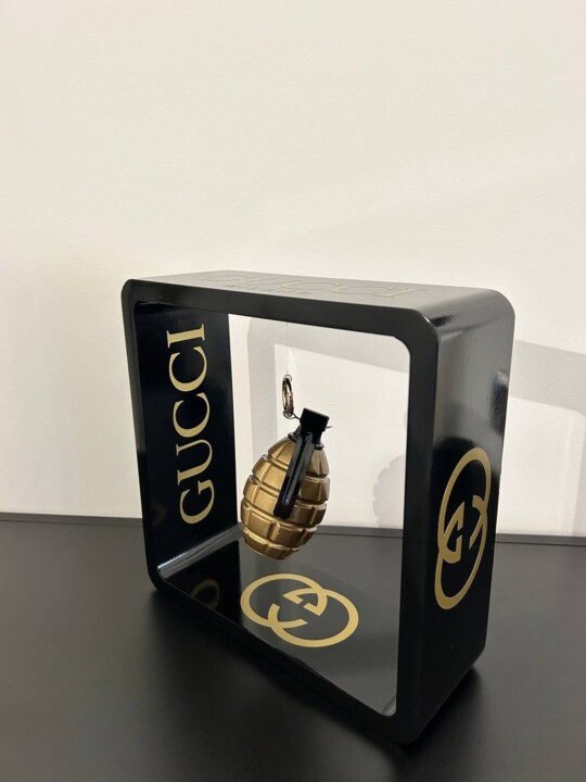 Cazzimma Bomb Gold Gucci edition 雕塑, 11.8x11.8 in