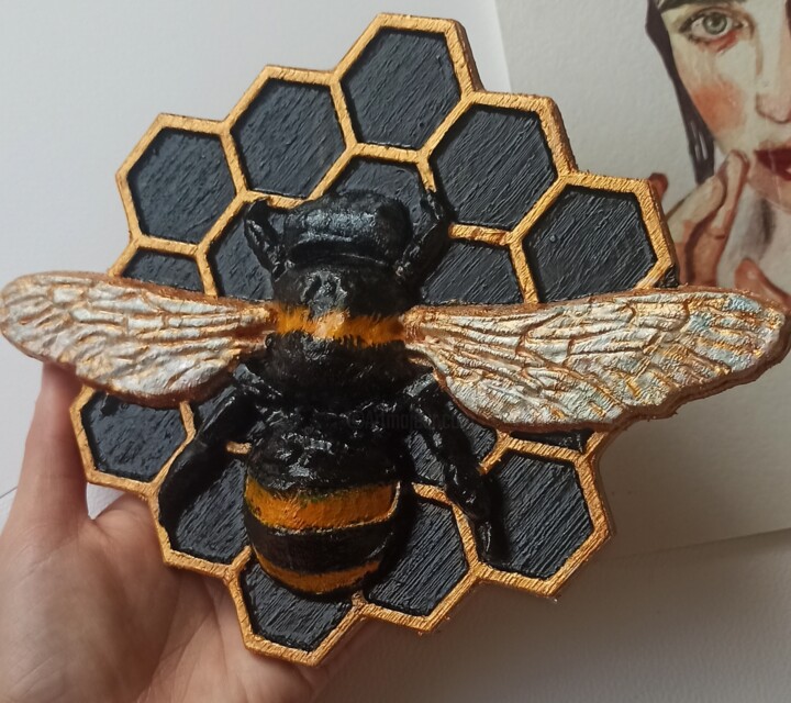 Panel bee 雕塑, 5.9x7.9 in