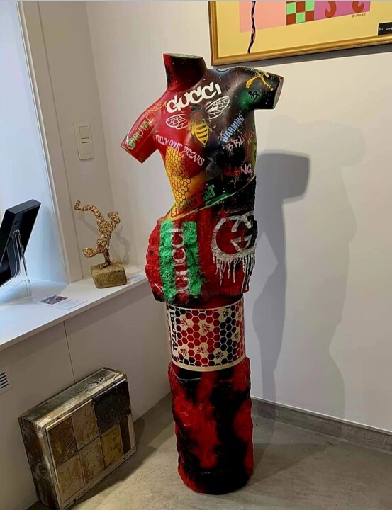 Statue gucci design 雕塑, 63x19.7 in