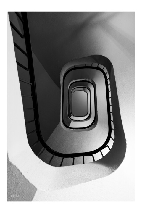Photographie intitulée "STAIRWAY TO INFINITY" par 23h35 Photographie, Œuvre d'art originale, Photographie numérique