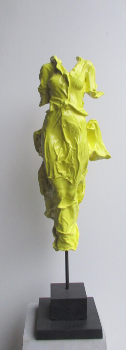 Fashion 65 - résine laque jaune Escultura, 25,6x8,7 in