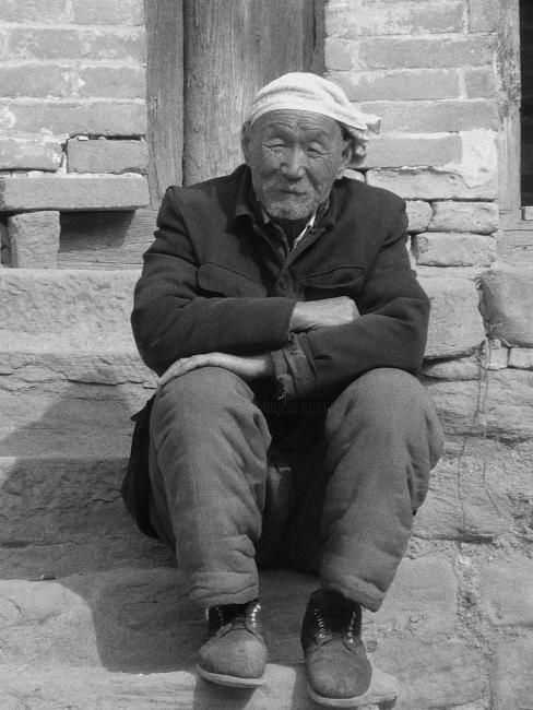 Photography titled "黄河边的老人" by Liu Kai, Original Artwork