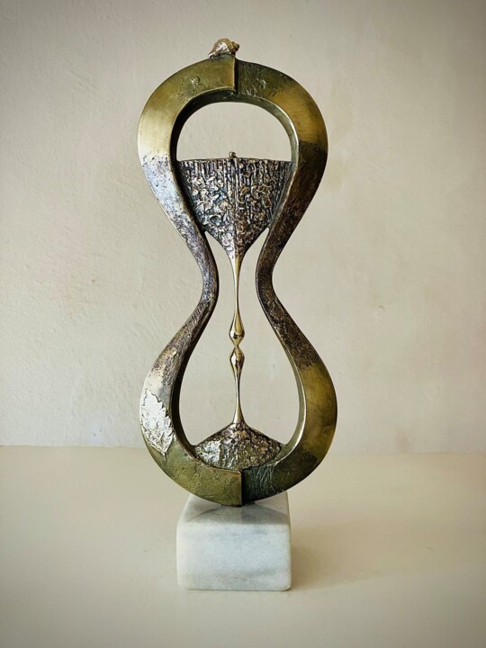 제목이 "A sand clock"인 조형물 Milko Dobrev로, 원작, 청동