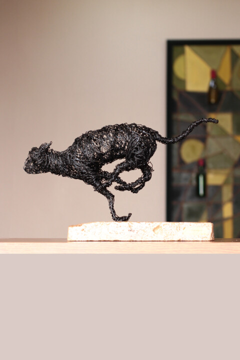 BLACK PREDATOR 雕塑, 7.9x13 in