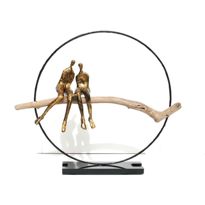 Confidences, sculpture couple bronze doré sur bois flotté 조형물, 12.6x14.6 in