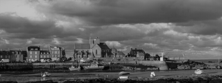 Photographie intitulée "Barfleur en N&B" par Hubert Trublard, Œuvre d'art originale, Photographie non manipulée