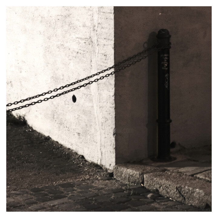 an old chain creaked in the night. was i the one to hear it? 摄影