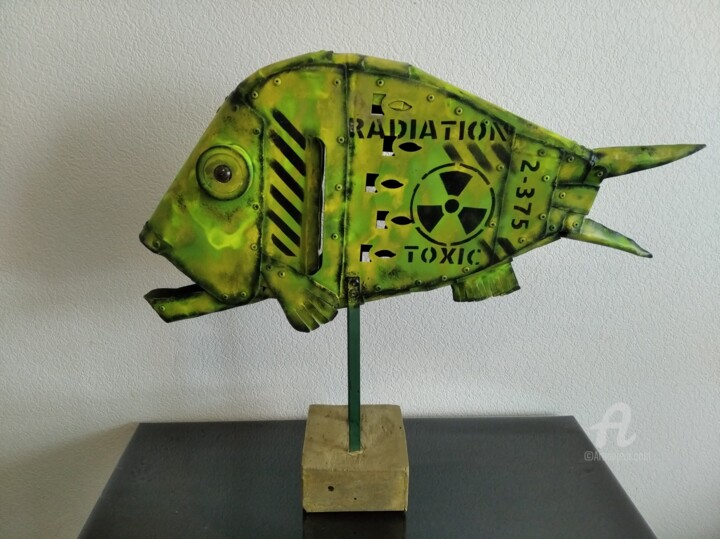 Fukushima fish 雕塑, 18.5x21.3 in