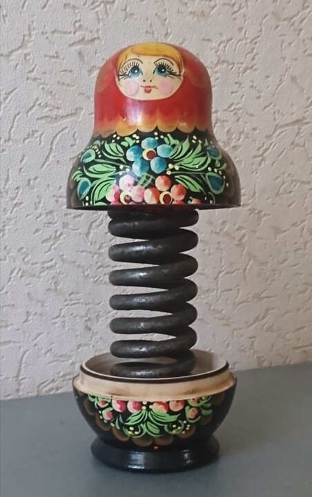 Skulptur mit dem Titel "Pandora's Nestingdo…" von Ludmila Skripkina, Original-Kunstwerk, Holz